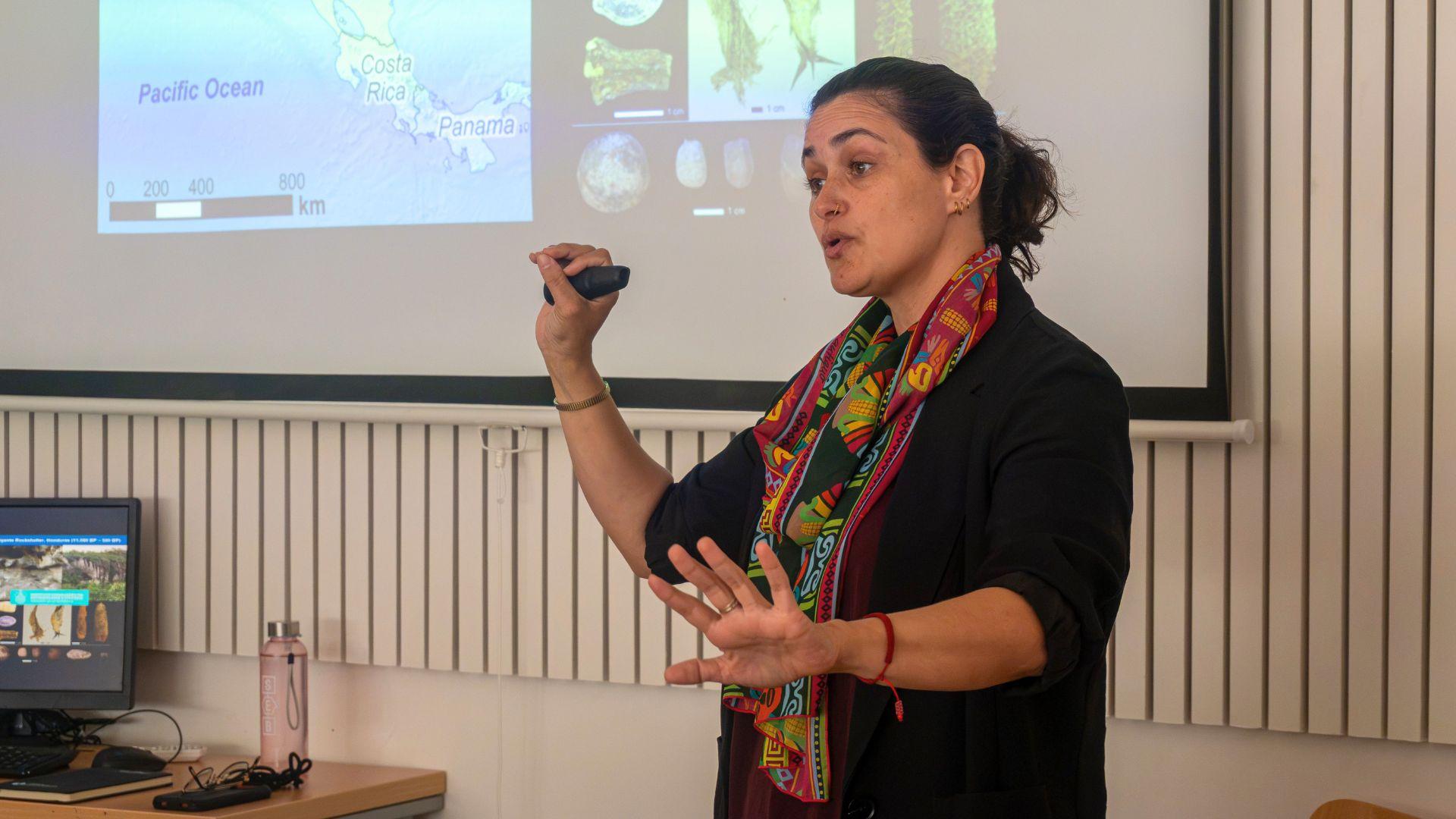 Heather Thakar aborda en la UAI 10.000 años de transformación humana y ambiental en América Heather Thakar aborda en la UAI 10.000 años de transformación humana y ambiental en América