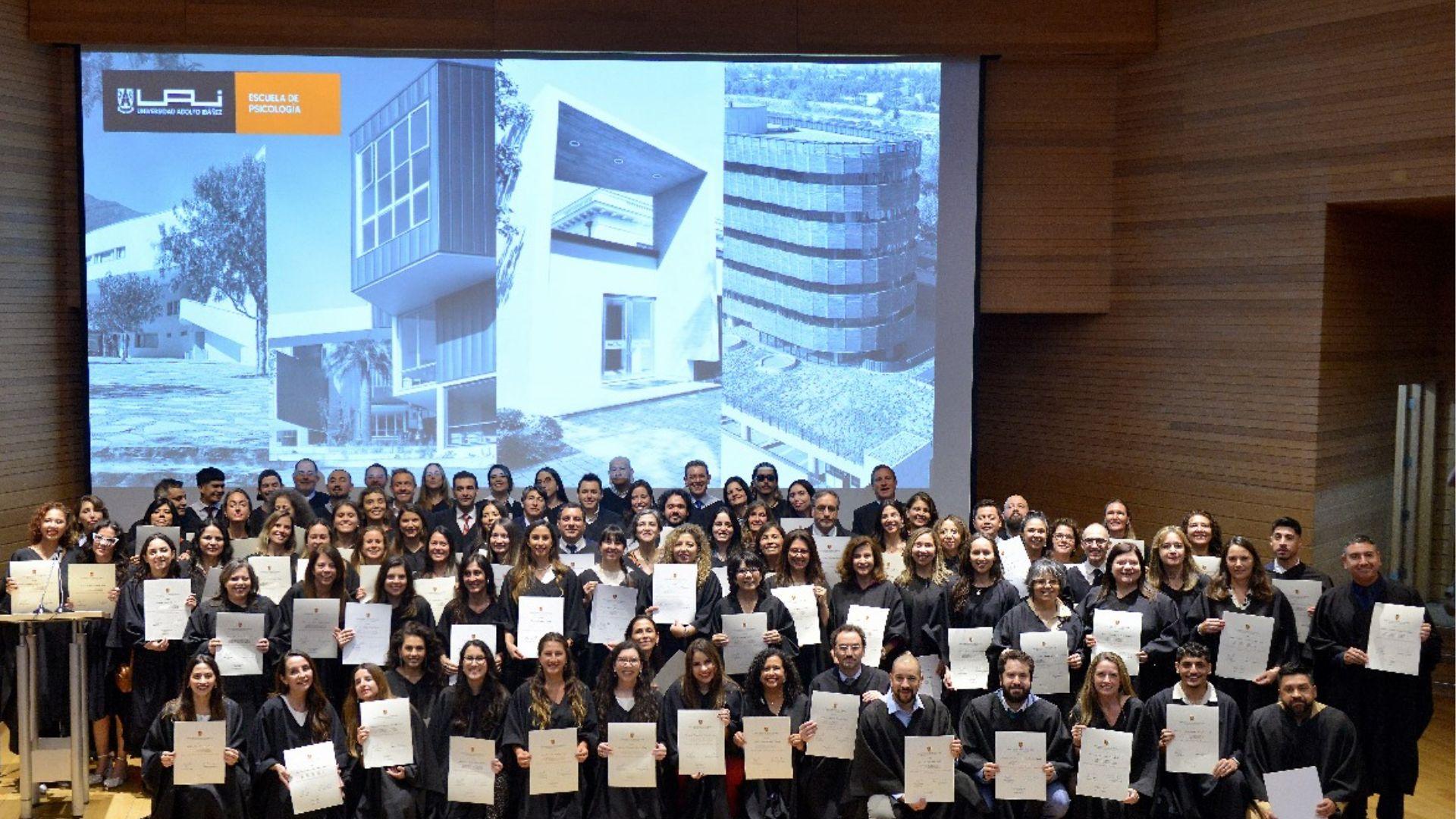 Nuevas generaciones de magísteres se gradúan en la Escuela de Psicología UAI