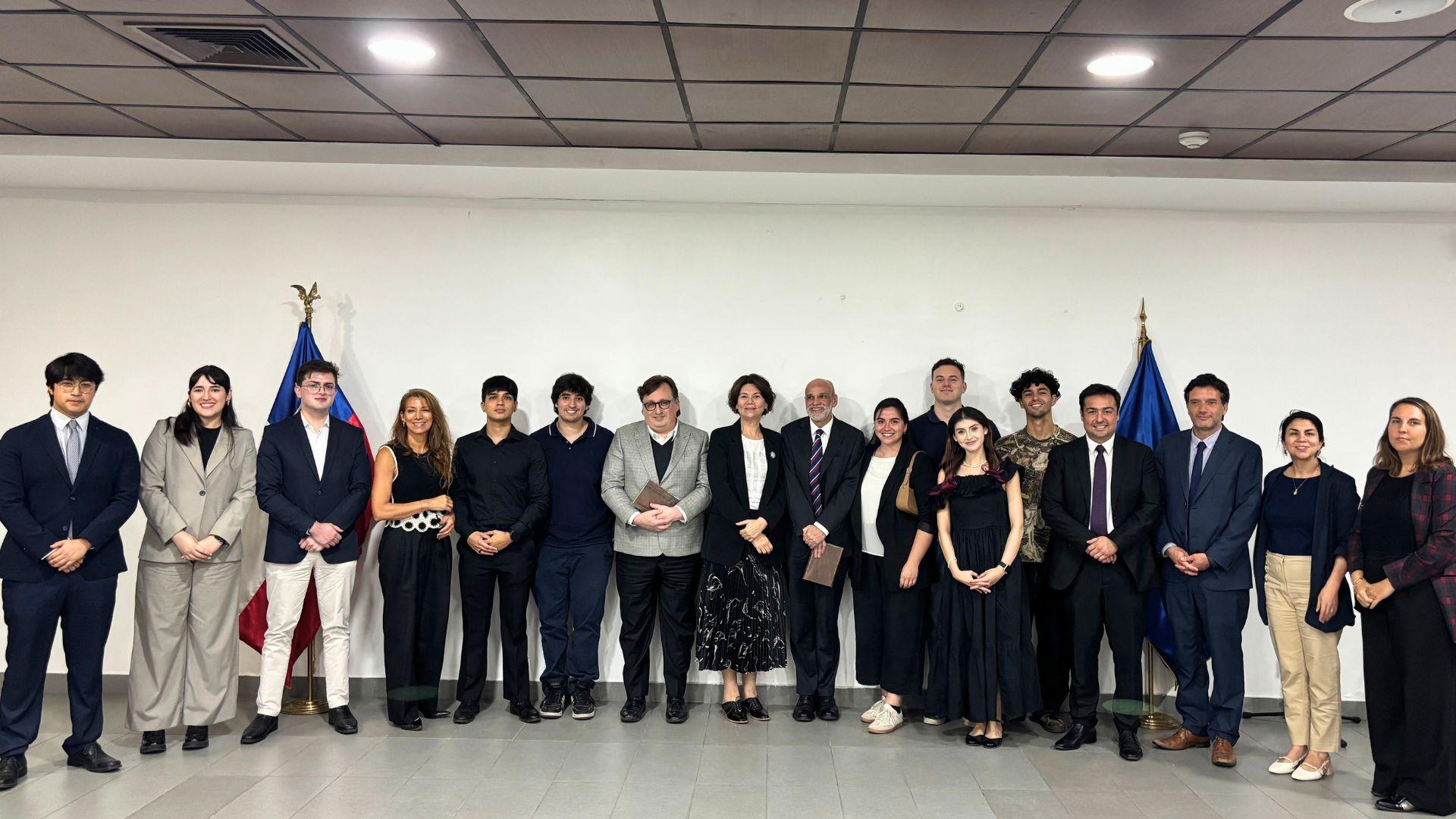 Estudiantes UAI presentan prototipos para mejorar el acceso a la justicia de personas mayores