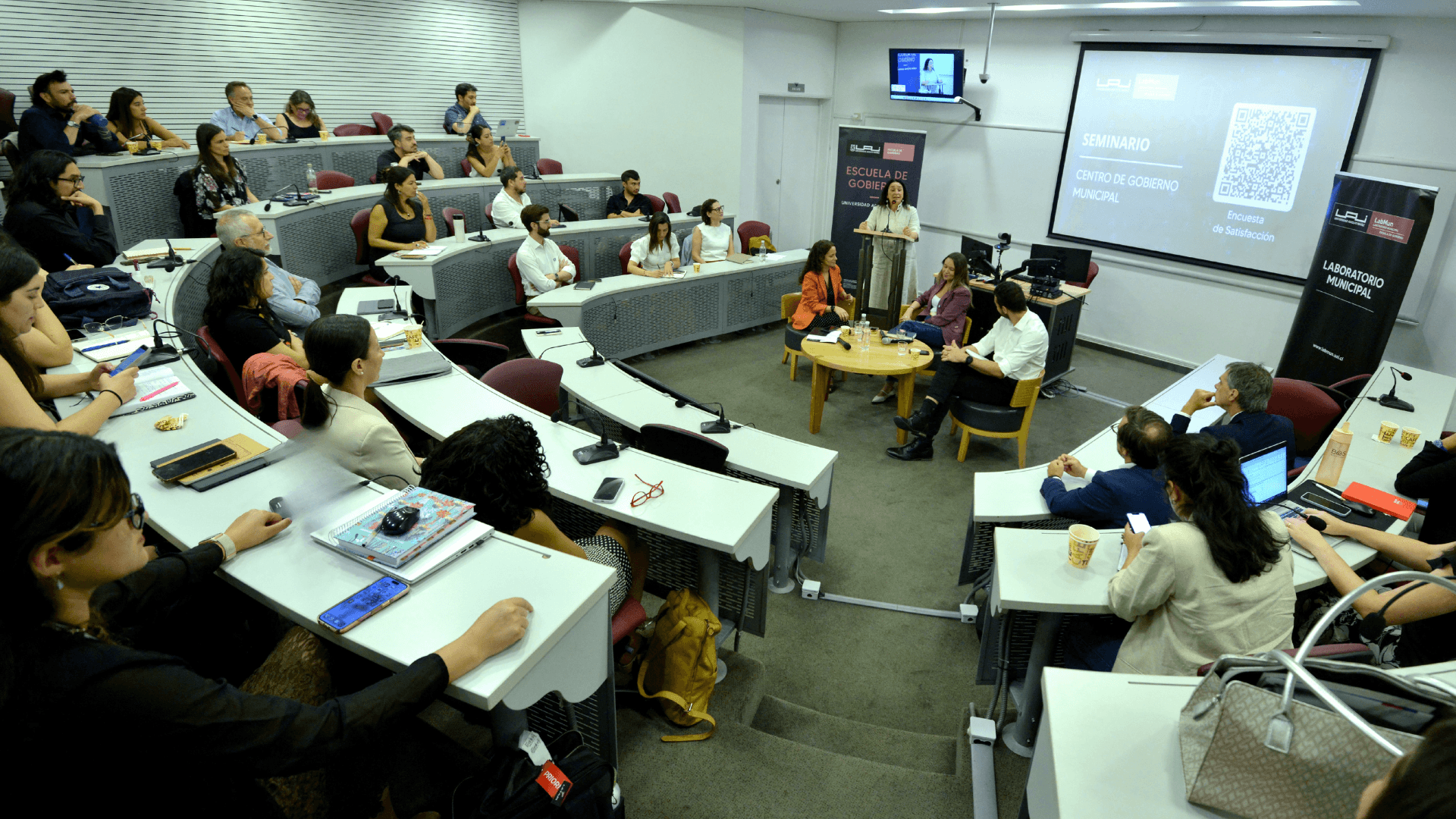 Municipios se reúnen en seminario del Laboratorio Municipal UAI sobre Centros de Gobierno