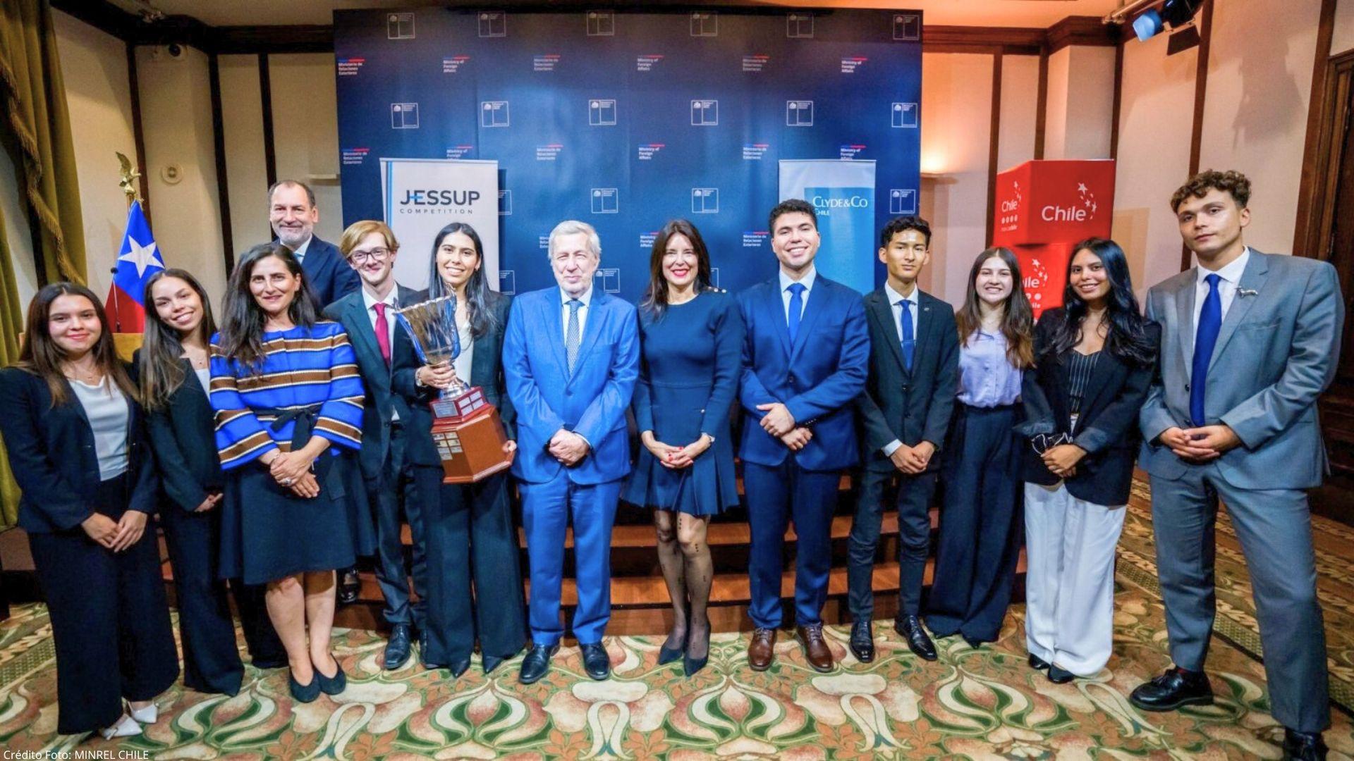 Estudiantes UAI representarán a Chile en competencia de derecho internacional más grande del mundo