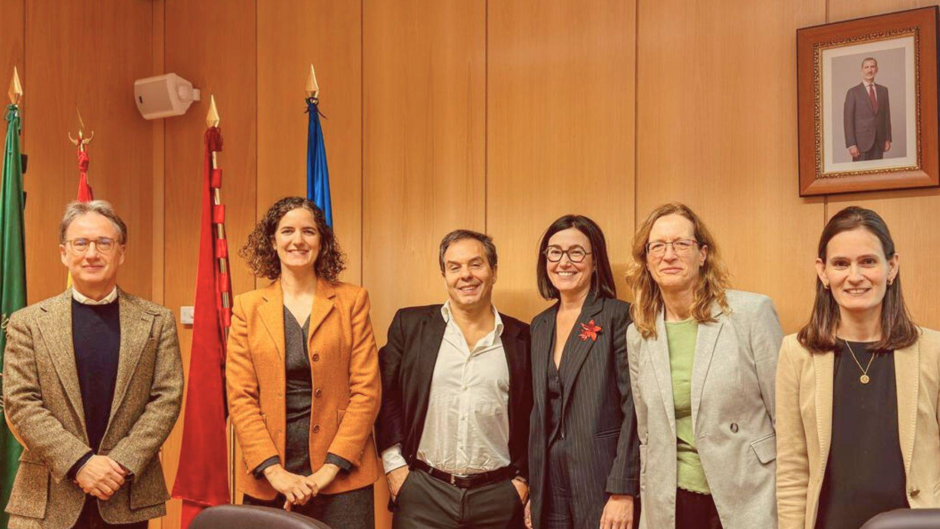 Decana de Derecho Isabel Aninat expone en Madrid sobre la experiencia constitucional chilena 