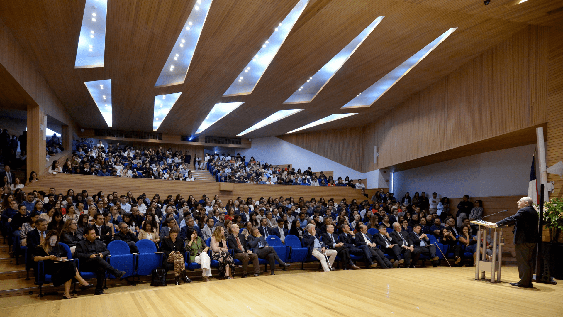 Walter Castro inaugura año académico 2026: "No se puede pasar por la universidad en puntas de pie"