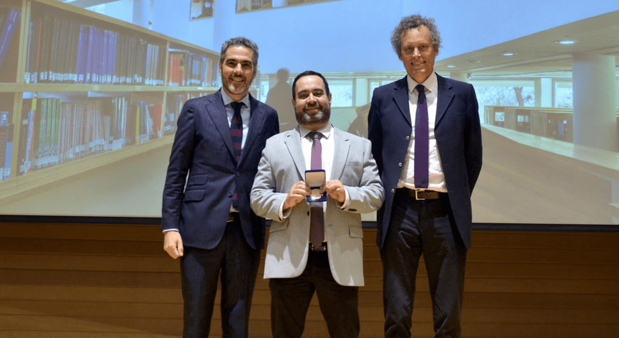 Rely Pellicer es reconocido como profesor titular en inauguración del año académico UAI 2026 