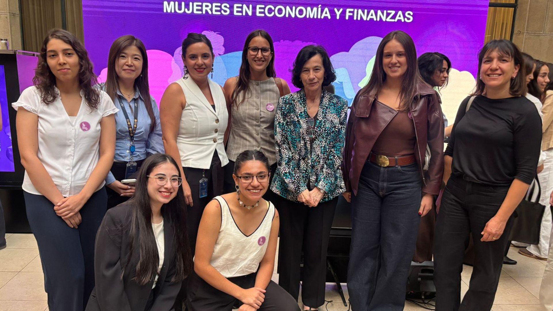 Estudiantes del Magíster en Economía y Finanzas participaron en conversatorio del Banco Central