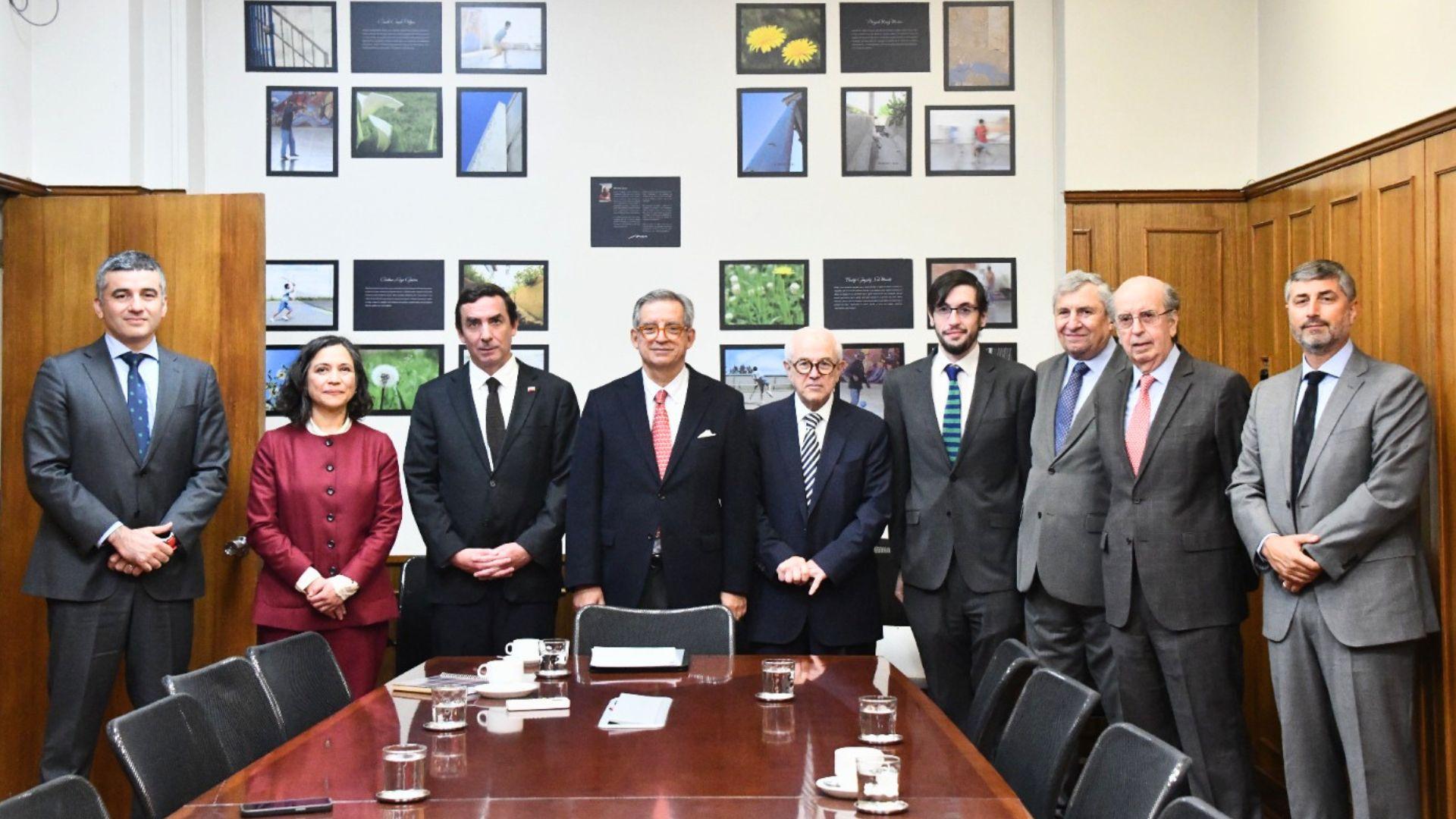 Profesor Guillermo Caballero se reúne con el ministro de Justicia por avances del Código de Comercio