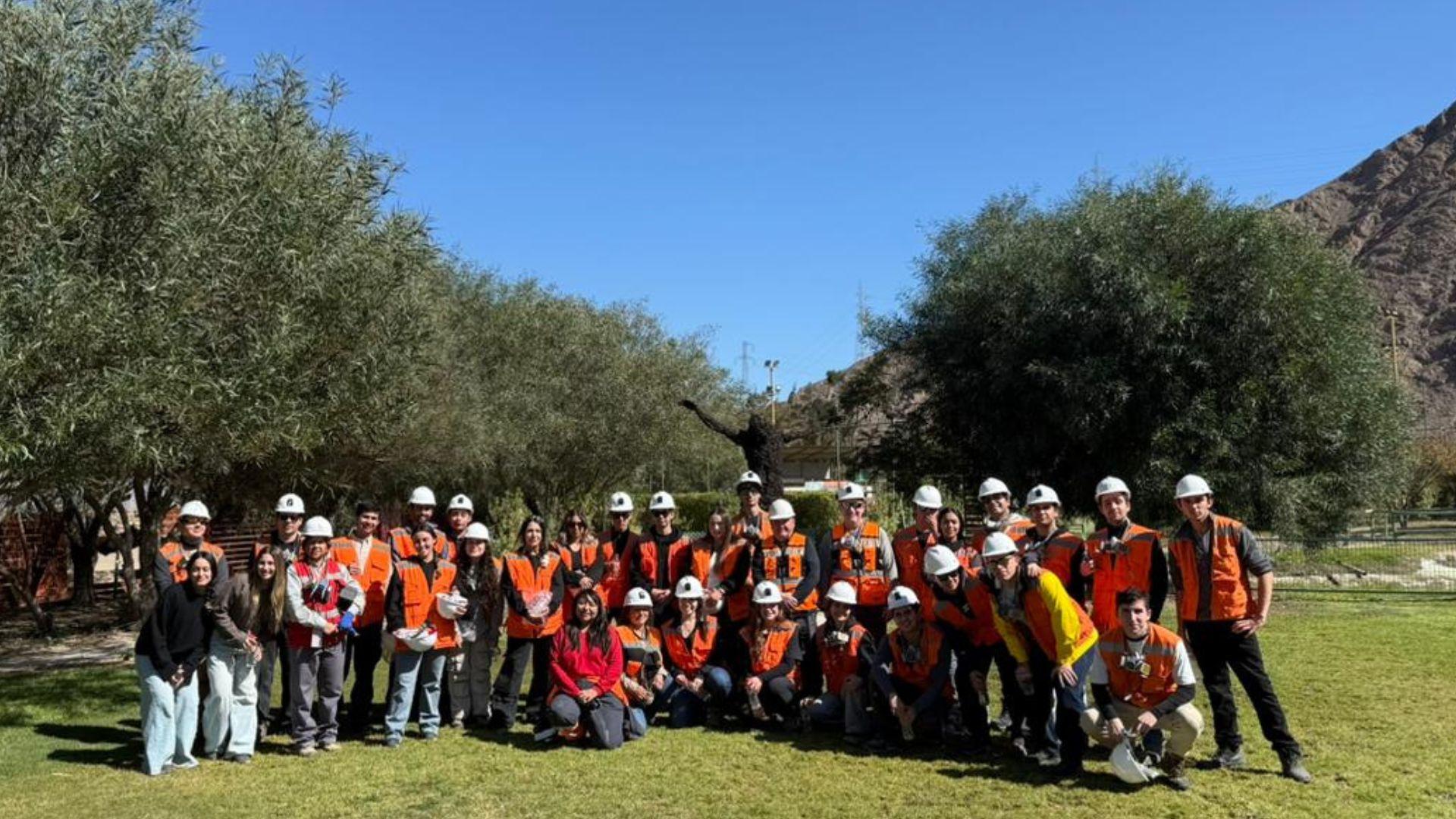 Estudiantes de Ingeniería Civil en Minería recorren operaciones mineras del norte de Chile 