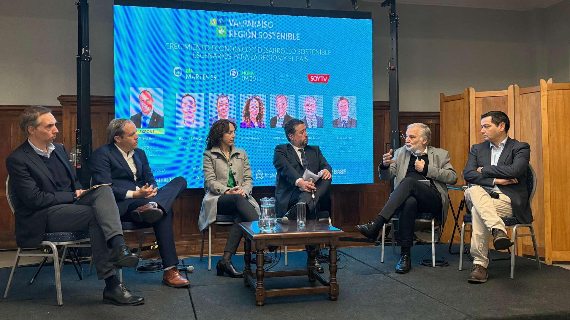 UAI participa en encuentro regional sobre crecimiento económico y desarrollo sostenible