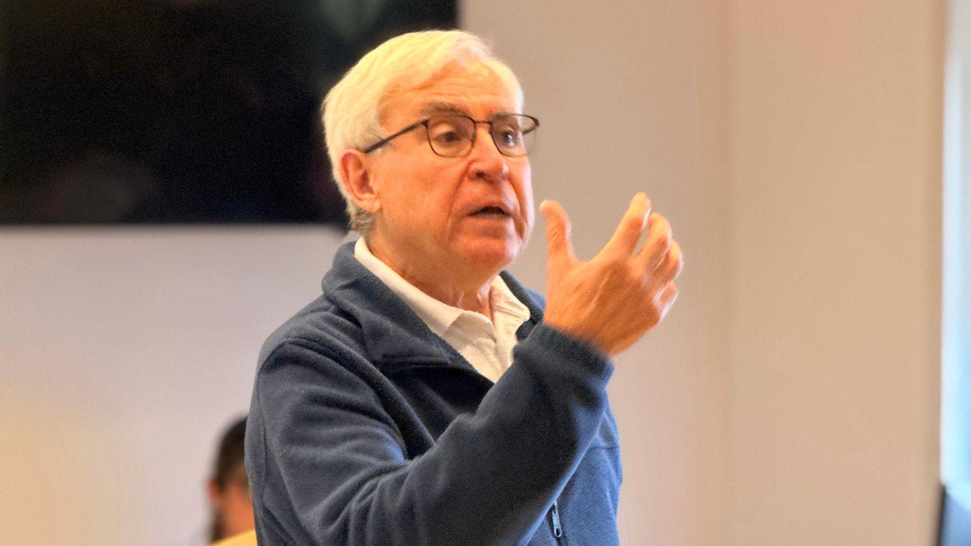 Iván Jaksić repasó las etapas biográficas de la obra de Andrés Bello ante estudiantes de Derecho UAI