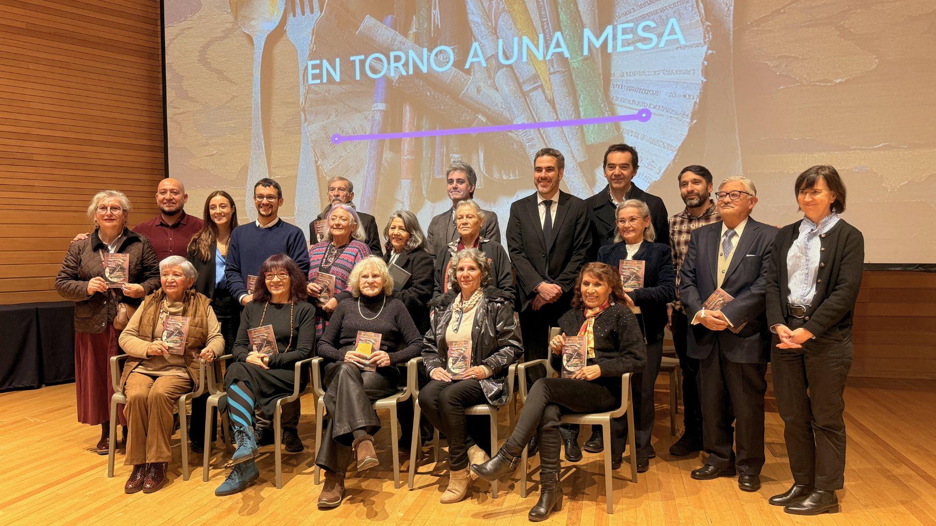 Alumnos de taller de escritura de la Unidad de Personas Mayores de Peñalolén publican libro