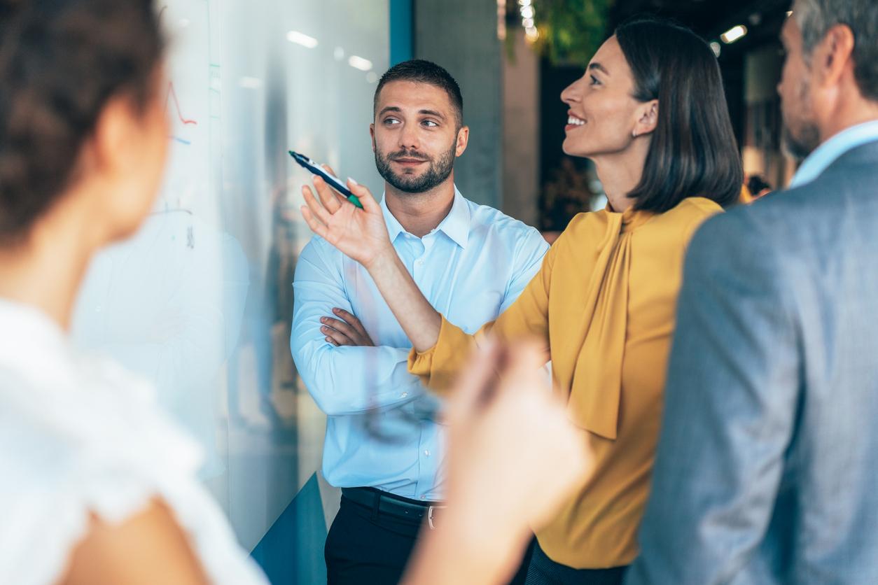 Diplomado en Comunicación Estratégica Corporativa y Liderazgo Efectivo en Entornos Digitales Diplomado en Comunicación Estratégica Corporativa y Liderazgo Efectivo en Entornos Digitales