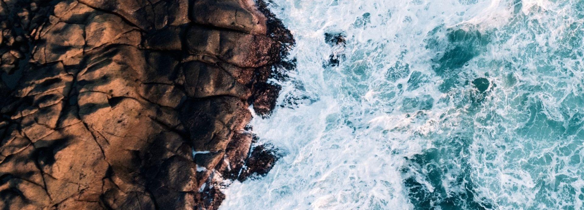 De los ríos atmosféricos a las plumas fluviales y los cañones submarinos