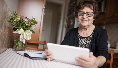 El consumo de servicios digitales de Adultos Mayores y su efecto en el bienestar