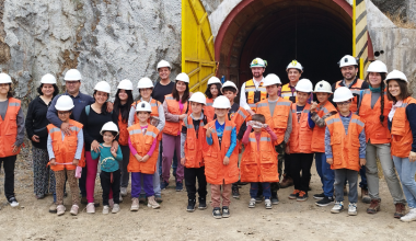 Escuela Mina Planta Chancón recibe visita de Fundación Factor Isacar